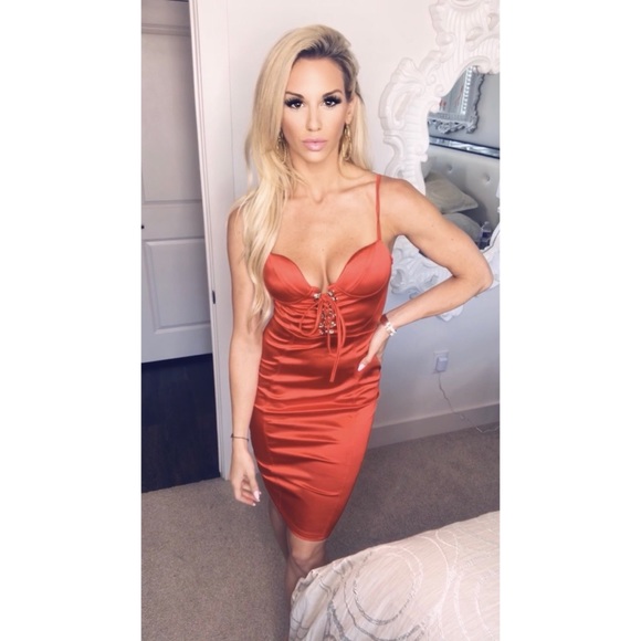 Red Satin Corset Dress - Sultry Elegance with Corset Detailing 🔥❤️ - Picture 3 of 6